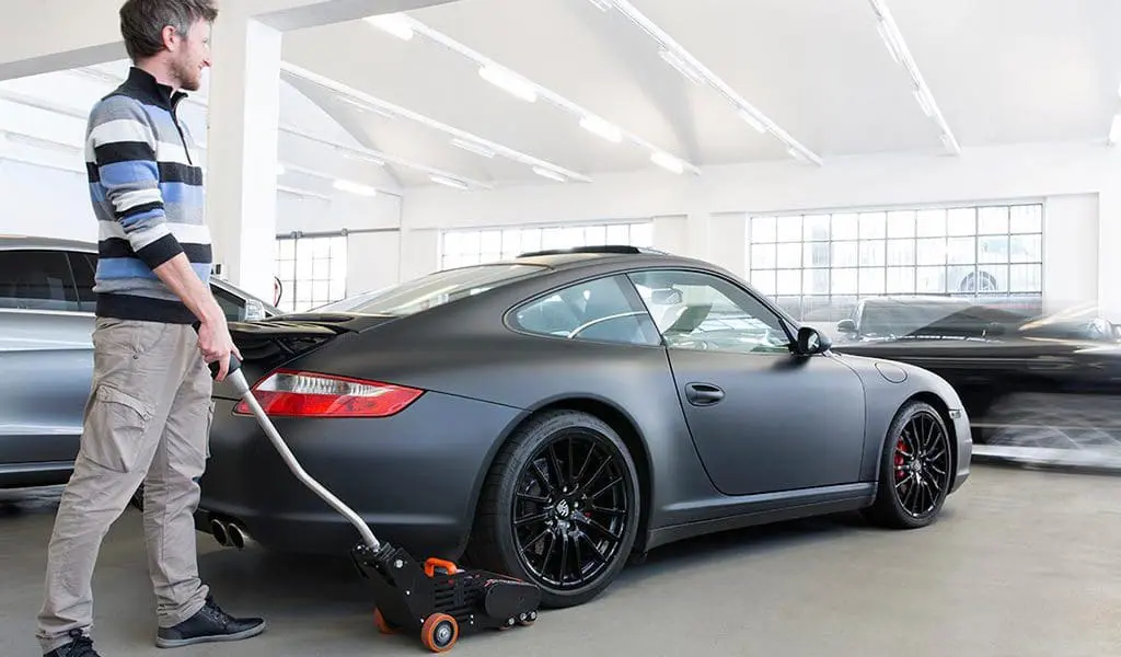 moviroll use case in a car dealership - electric car pusher