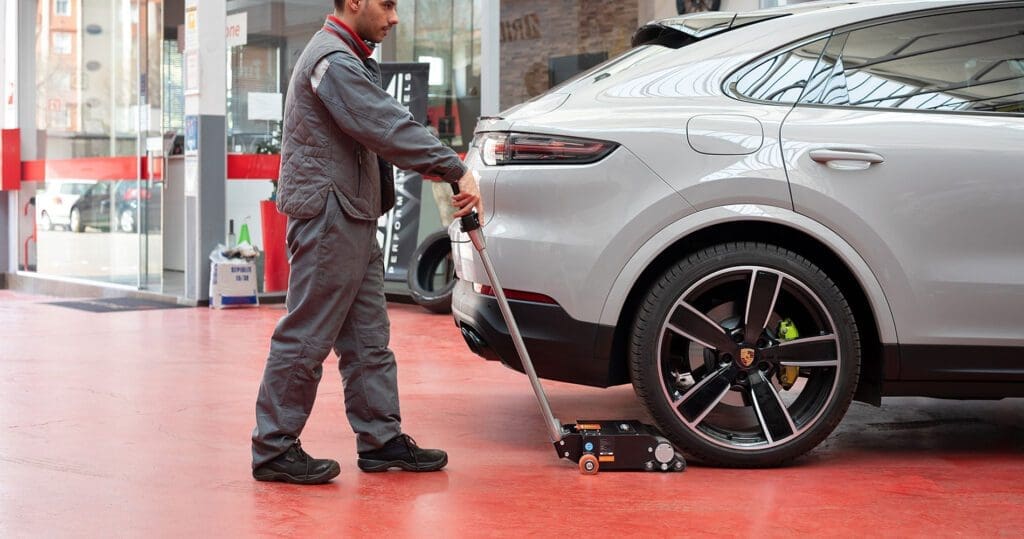 Electric Car Pushers for the Auto Industry - Are They Worth It?